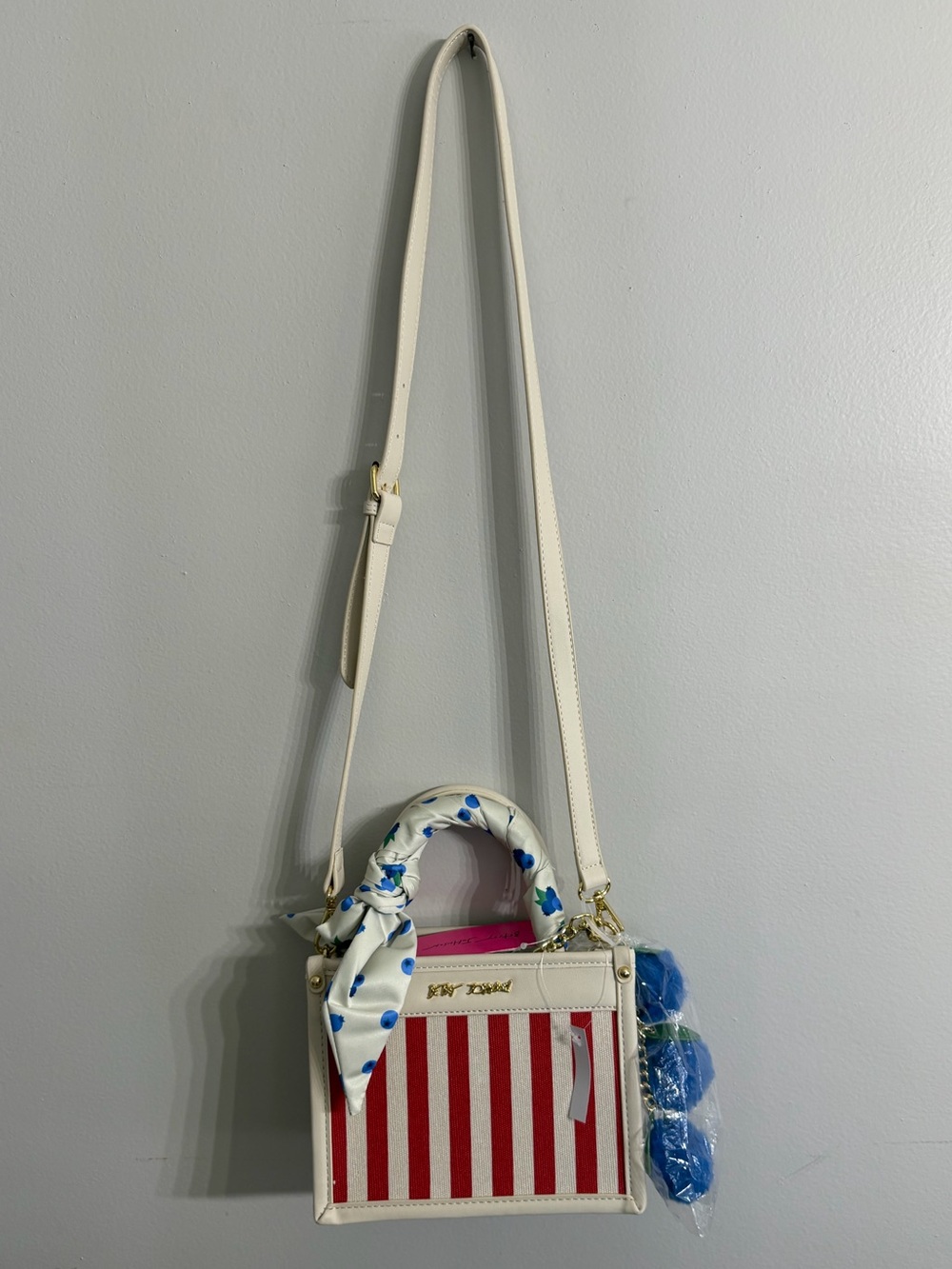 *NWT* Betsey Johnson Purse XO Lucy Satchel Crossbody Bag - Picture 4 of 5